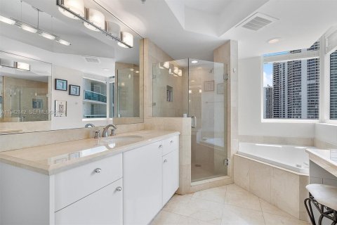 Condo in Aventura, Florida, 2 bedrooms № 2059720 - photo 27