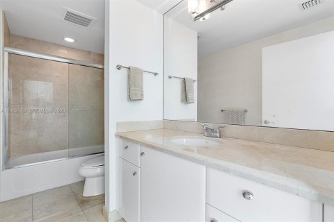 Condo in Aventura, Florida, 2 bedrooms № 2059720 - photo 25