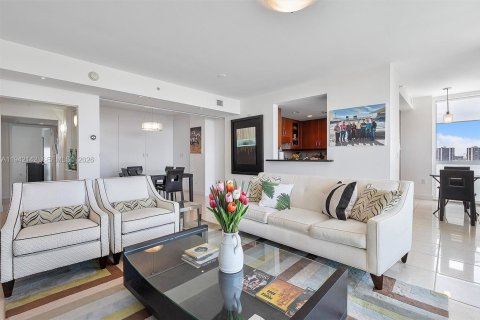 Condo in Aventura, Florida, 2 bedrooms № 2059720 - photo 4