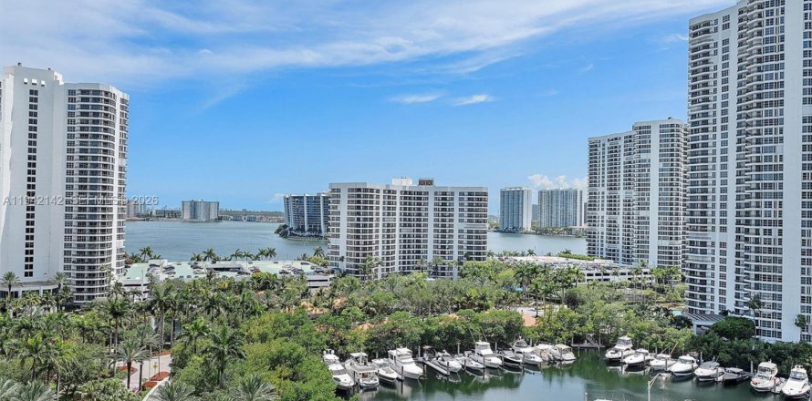 Condo in Aventura, Florida, 2 bedrooms № 2059720