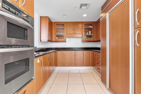 Condo in Aventura, Florida, 2 bedrooms № 2059720 - photo 9