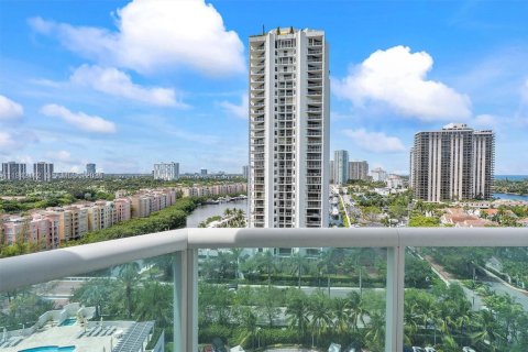 Condo in Aventura, Florida, 2 bedrooms № 2059720 - photo 20