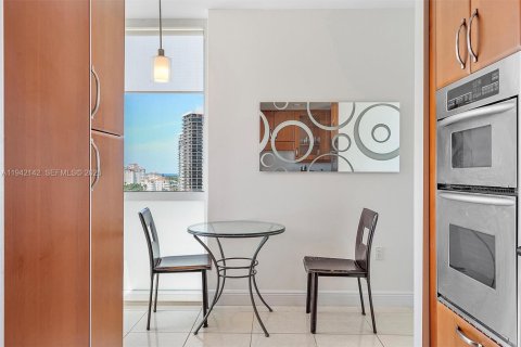 Condo in Aventura, Florida, 2 bedrooms № 2059720 - photo 11