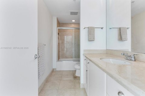 Condo in Aventura, Florida, 2 bedrooms № 2059720 - photo 26