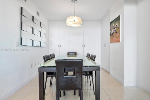 Condo in Aventura, Florida, 2 bedrooms № 2059720 - photo 8