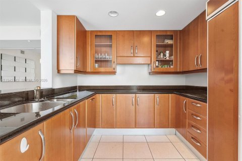 Condo in Aventura, Florida, 2 bedrooms № 2059720 - photo 10