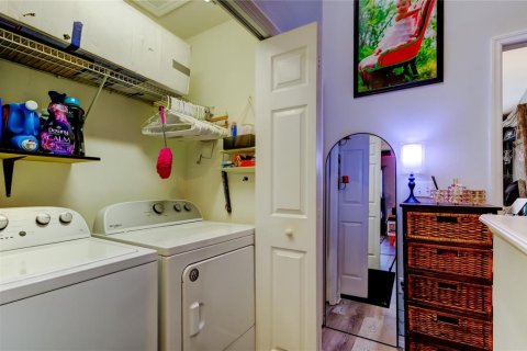 Townhouse in Pinellas Park, Florida 2 bedrooms, 112.41 sq.m. № 1899154 - photo 16