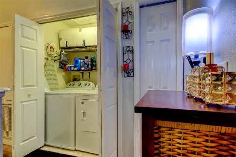 Townhouse in Pinellas Park, Florida 2 bedrooms, 112.41 sq.m. № 1899154 - photo 17