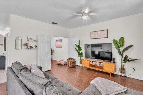 Townhouse in Lakeland, Florida 3 bedrooms, 180.69 sq.m. № 1789447 - photo 14