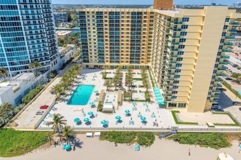Condo in Hollywood, Florida, 1 bedroom  № 1868578 - photo 3