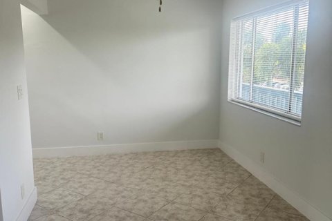 Condo in Palm Springs, Florida, 2 bedrooms № 2177086 - photo 7