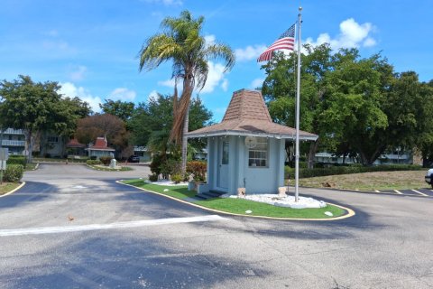 Condo in Palm Springs, Florida, 2 bedrooms № 2177086 - photo 28