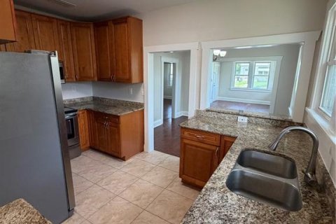 Villa ou maison à louer à Tampa, Floride: 3 chambres, 109.25 m2 № 2096983 - photo 8