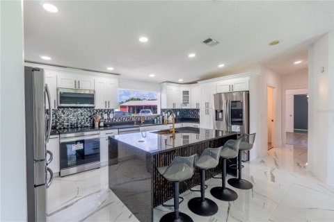 Casa en venta en Brooksville, Florida, 6 dormitorios, 653.66 m2 № 2232326 - foto 14