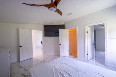 Casa en venta en Brooksville, Florida, 6 dormitorios, 653.66 m2 № 2232326 - foto 26