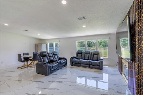 Casa en venta en Brooksville, Florida, 6 dormitorios, 653.66 m2 № 2232326 - foto 10