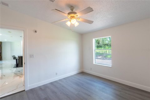 Casa en venta en Brooksville, Florida, 6 dormitorios, 653.66 m2 № 2232326 - foto 25