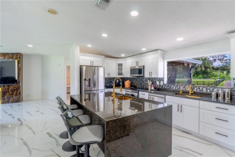 Casa en venta en Brooksville, Florida, 6 dormitorios, 653.66 m2 № 2232326 - foto 13