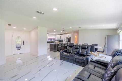 Casa en venta en Brooksville, Florida, 6 dormitorios, 653.66 m2 № 2232326 - foto 11