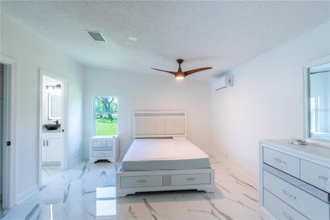Casa en venta en Brooksville, Florida, 6 dormitorios, 653.66 m2 № 2232326 - foto 16