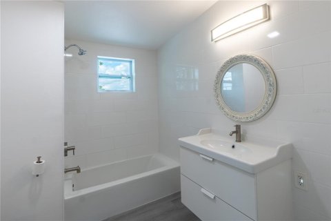 Casa en venta en Brooksville, Florida, 6 dormitorios, 653.66 m2 № 2232326 - foto 21