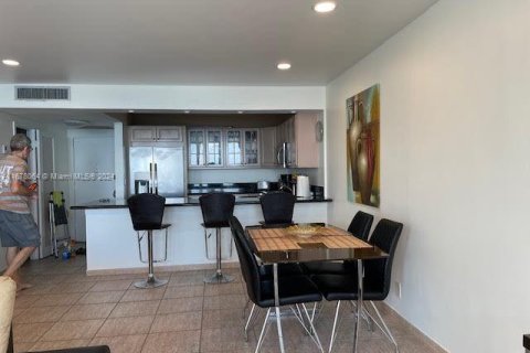 Снять в аренду кондоминиум в Холливуд, Флорида 2 спальни, 115.94м2, № 1860153 - фото 8