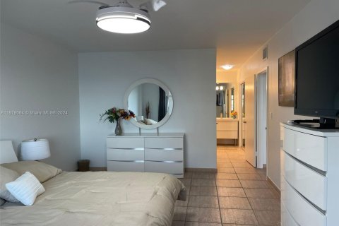 Снять в аренду кондоминиум в Холливуд, Флорида 2 спальни, 115.94м2, № 1860153 - фото 30