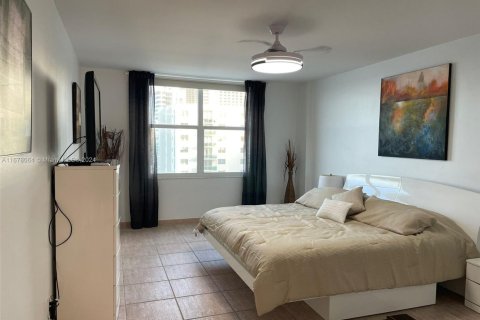 Снять в аренду кондоминиум в Холливуд, Флорида 2 спальни, 115.94м2, № 1860153 - фото 25