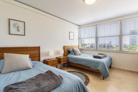 Condo in Miami Beach, Florida, 2 bedrooms № 1976233 - photo 14