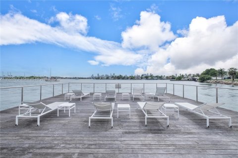 Condo in Miami Beach, Florida, 2 bedrooms № 1976233 - photo 26