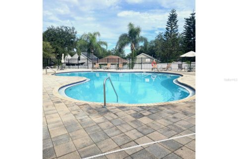 Townhouse in Valrico, Florida 3 bedrooms, 130.81 sq.m. № 2394445 - photo 3