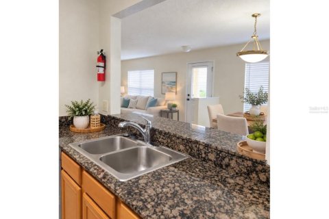 Townhouse in Valrico, Florida 3 bedrooms, 130.81 sq.m. № 2394445 - photo 4