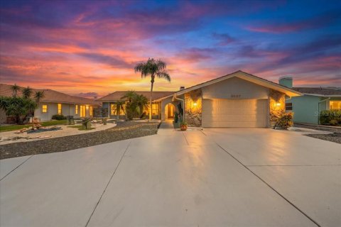 Casa en New Port Richey, Florida 3 dormitorios, 203.36 m2 № 2360610