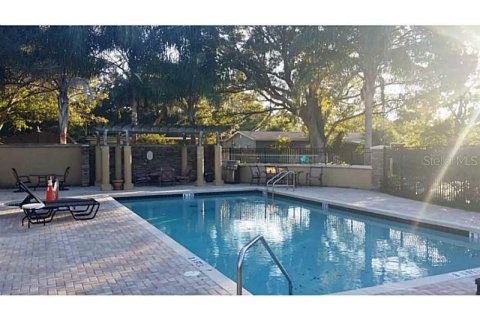 Condo in Largo, Florida, 2 bedrooms  № 2109090 - photo 16