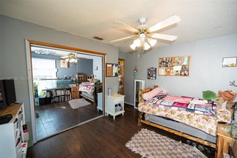 Casa en venta en Saint Cloud, Florida, 4 dormitorios № 2027350 - foto 12