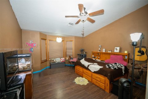 Casa en venta en Saint Cloud, Florida, 4 dormitorios № 2027350 - foto 3