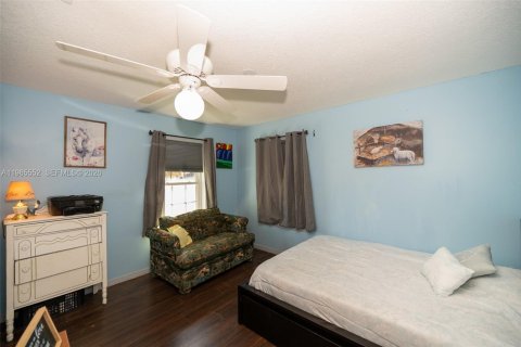 Casa en venta en Saint Cloud, Florida, 4 dormitorios № 2027350 - foto 9