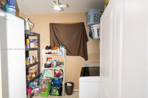 Casa en venta en Saint Cloud, Florida, 4 dormitorios № 2027350 - foto 21