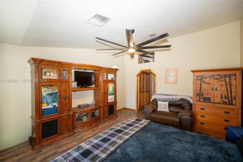 Casa en venta en Saint Cloud, Florida, 4 dormitorios № 2027350 - foto 19