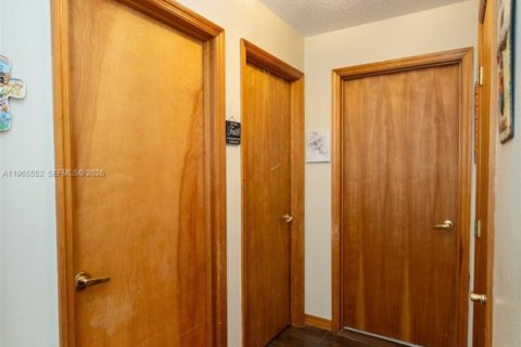 Casa en venta en Saint Cloud, Florida, 4 dormitorios № 2027350 - foto 27