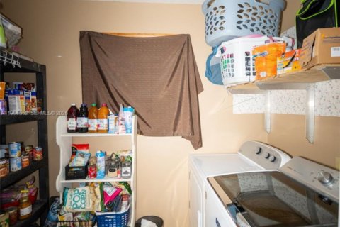 Casa en venta en Saint Cloud, Florida, 4 dormitorios № 2027350 - foto 22