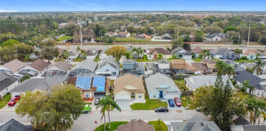 House in Davenport, Florida 4 bedrooms, 151.9 sq.m. № 1569201