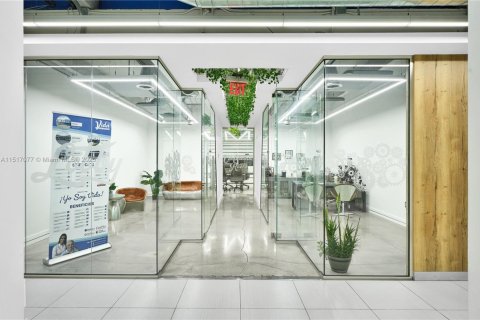 Купить коммерческую недвижимость в Дорал, Флорида № 1706378 - фото 10