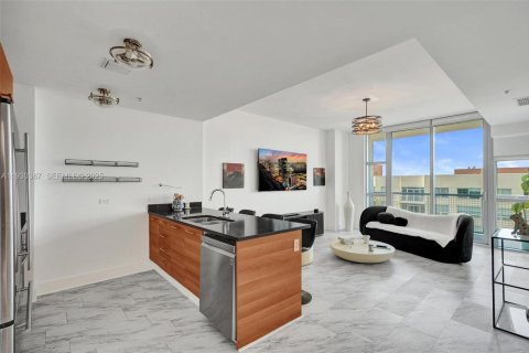 Copropriété à vendre à Miami, Floride: 1 chambre, 70.7 m2 № 1989186 - photo 2