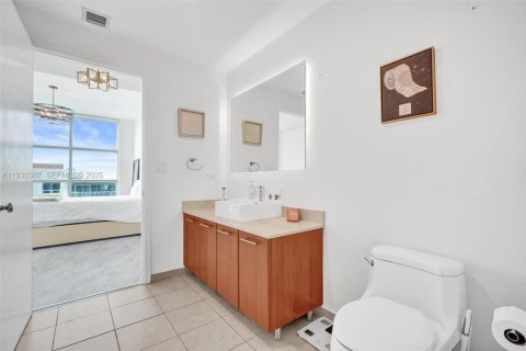 Copropriété à vendre à Miami, Floride: 1 chambre, 70.7 m2 № 1989186 - photo 11