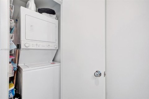 Copropriété à vendre à Miami, Floride: 1 chambre, 70.7 m2 № 1989186 - photo 13