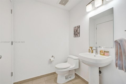 Copropriété à vendre à Miami, Floride: 1 chambre, 70.7 m2 № 1989186 - photo 12