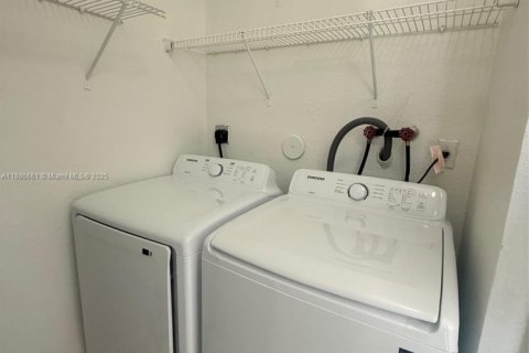 Villa ou maison à louer à Miami, Floride: 3 chambres, 109.81 m2 № 1941195 - photo 8