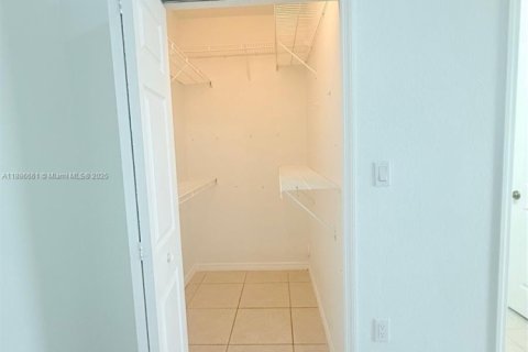 Villa ou maison à louer à Miami, Floride: 3 chambres, 109.81 m2 № 1941195 - photo 14