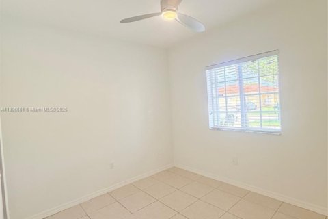 Villa ou maison à louer à Miami, Floride: 3 chambres, 109.81 m2 № 1941195 - photo 12